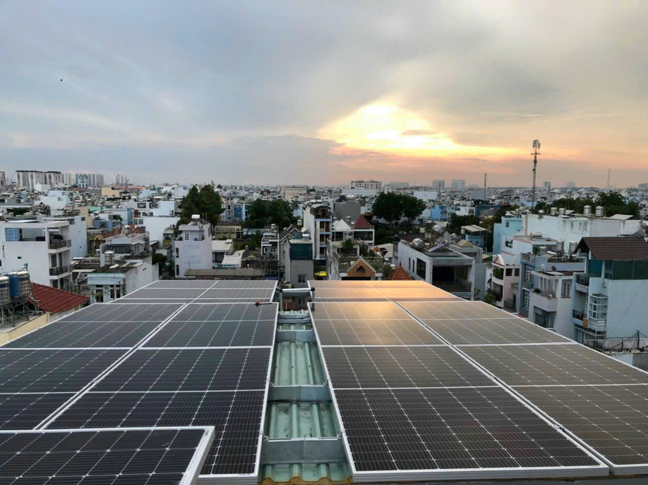 [2026] HỆ THỐNG ĐIỆN NLMT HÒA LƯỚI BÁM TẢI 6.2 kWp KH ĐỖ THỊ THÀNH