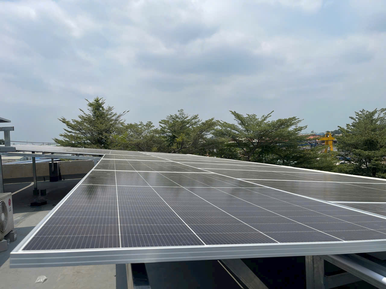 [2026] HỆ THỐNG ĐIỆN NLMT HÒA LƯỚI 5.04 kWp + LƯU TRỮ 15.36 kWh Anh TRẦN VĂN DŨNG